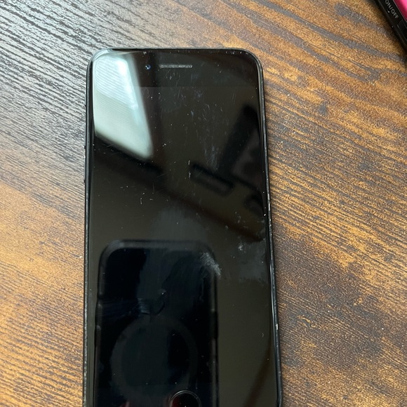 Apple iPhone SE (2020 version) 64gb - Picture 2 of 2